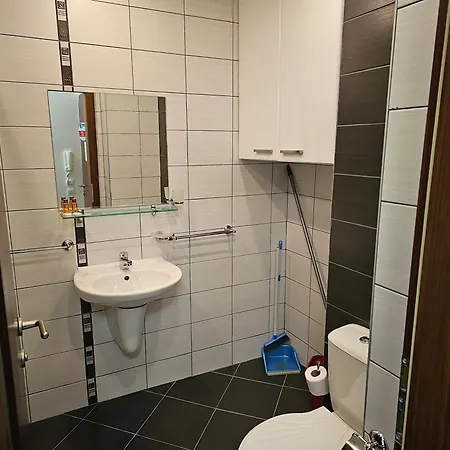 In Gardens بوروفتس