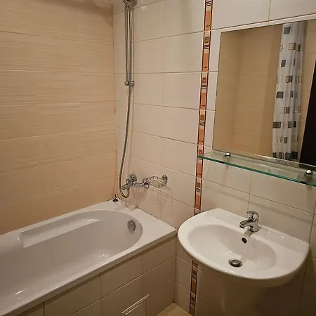 In Gardens بوروفتس