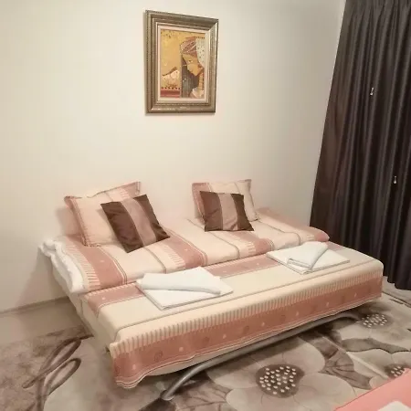 In Gardens بوروفتس