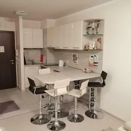 In Gardens شقة بوروفتس