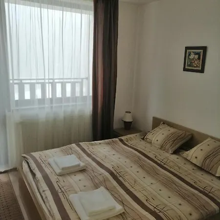 In Gardens بوروفتس